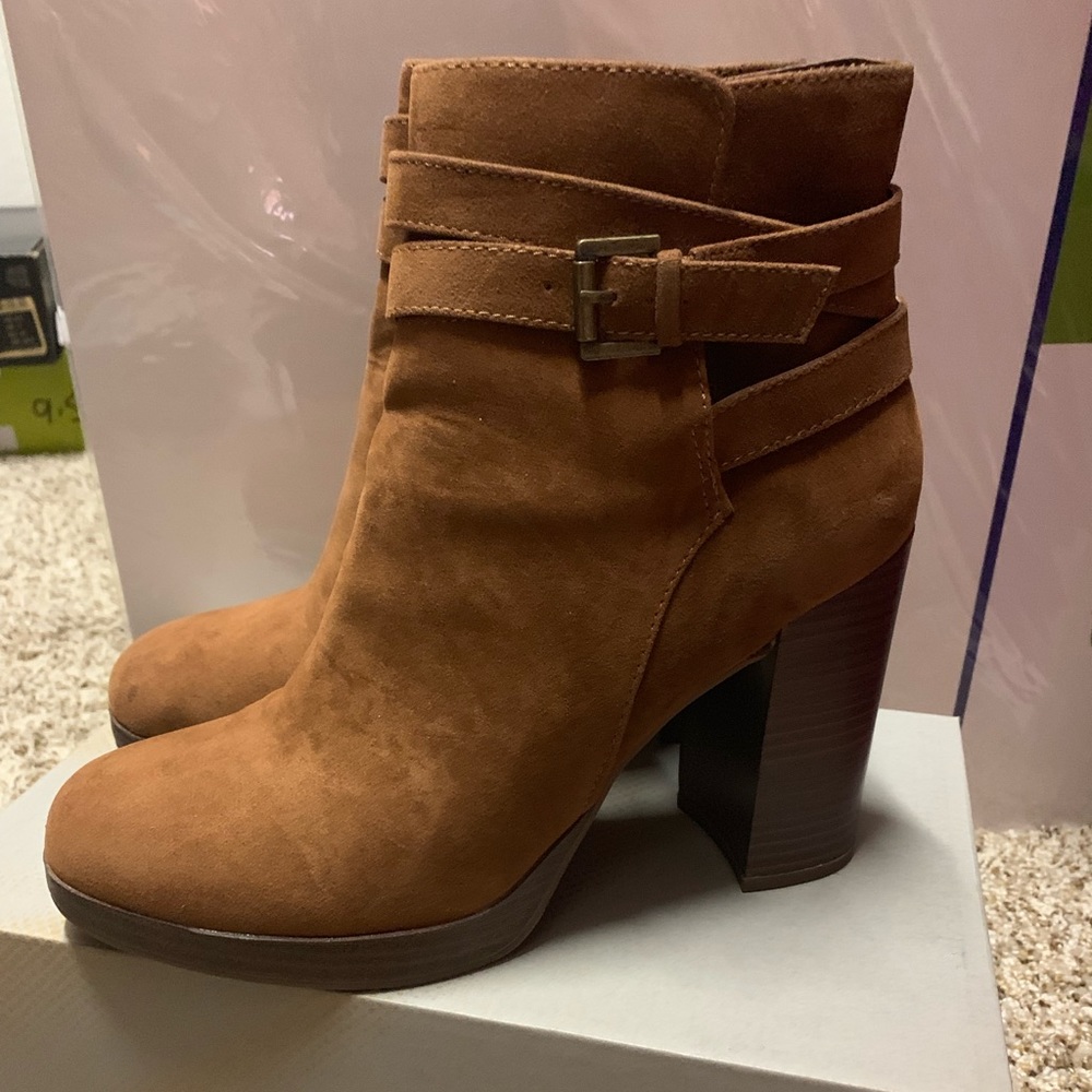 a.n.d - a new day faux suede ankle boots